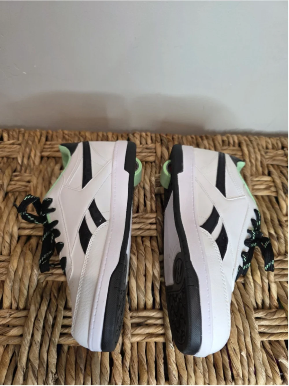 Reebok x Heelys Roller Shoes White Black Mint Green Women's US 7 EU39 Youth 5